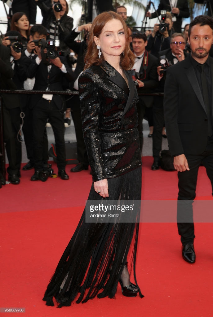 Chùm ảnh: Những trang phục kì lạ và độc đáo nhất LHP Cannes 2018 Chùm ảnh: Những trang phục kì lạ và độc đáo nhất LHP Cannes 2018